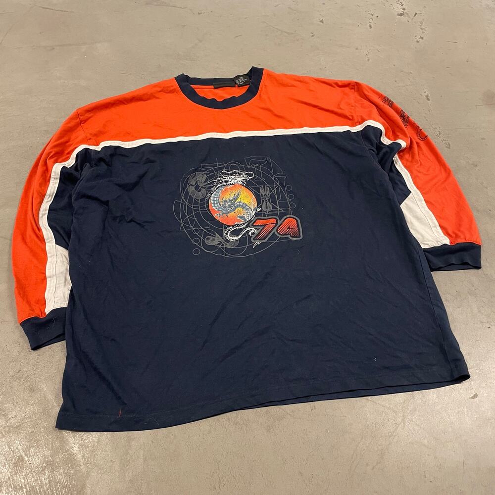 Y2K two toned dragon skate t-shirt